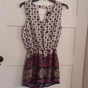 BeBop Be You Be Free Printed Colorful Shorts Romper M Vneck Front Sleeveless